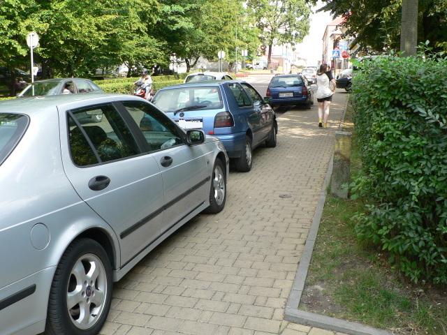 parkowanie na chodniku  ul. slawkowska