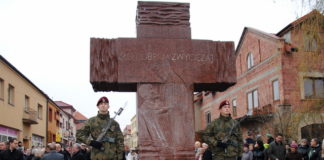 pomnik ofiar komunizmu odsłonięcie1