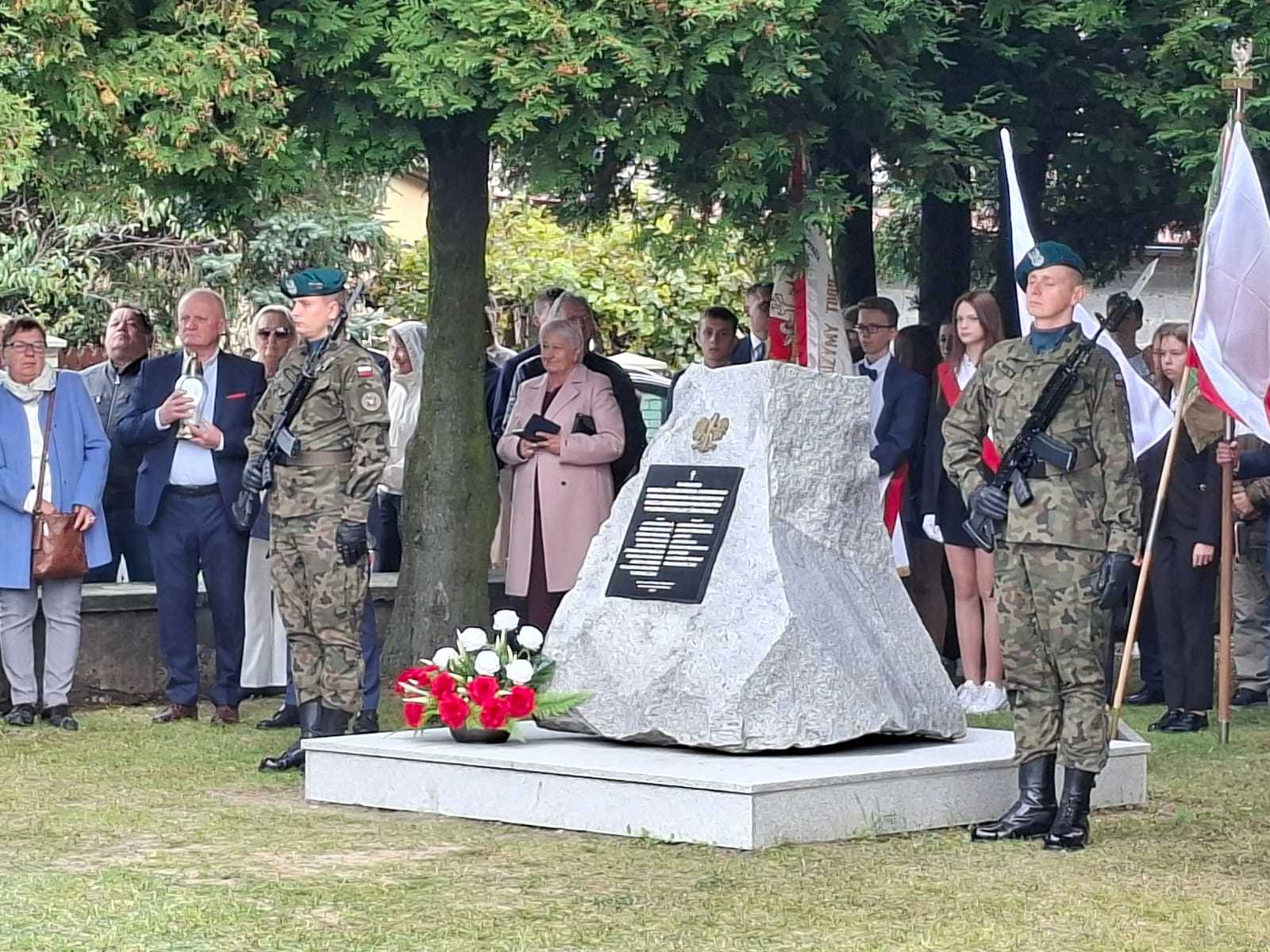 Ku pamięci pomordowanych z Osieka i Zimnodołu
