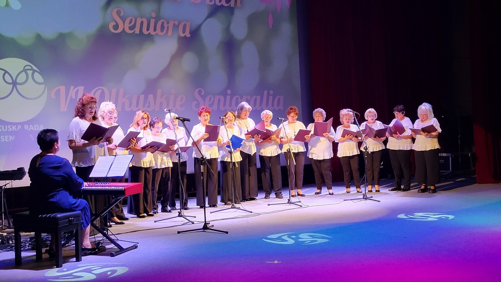 Seniorzy świętowali w Miejskim Ośrodku Kultury