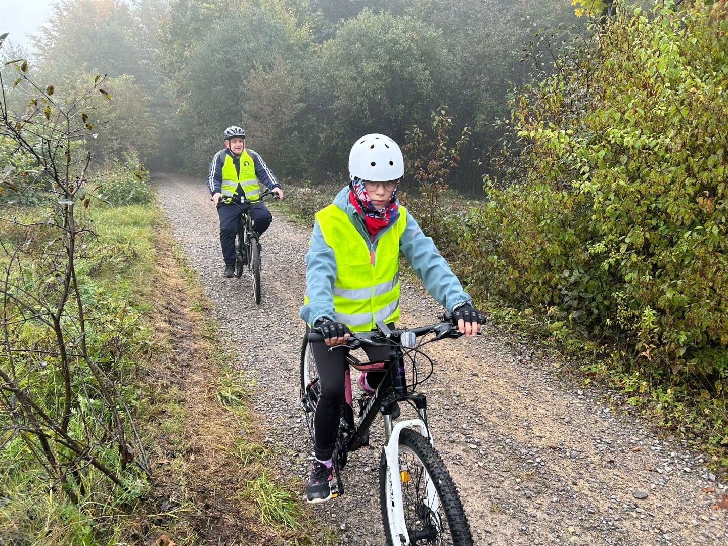 Uczniowie promują bezpieczeństwo w ramach akcji „Odblaskowa Szkoła”