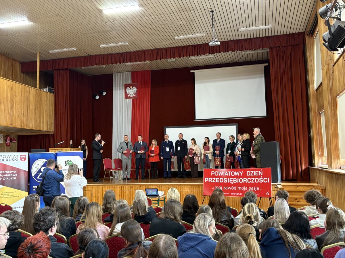 Zostań policjantem! Promocja zawodu podczas Powiatowego Dnia Przedsiębiorczości