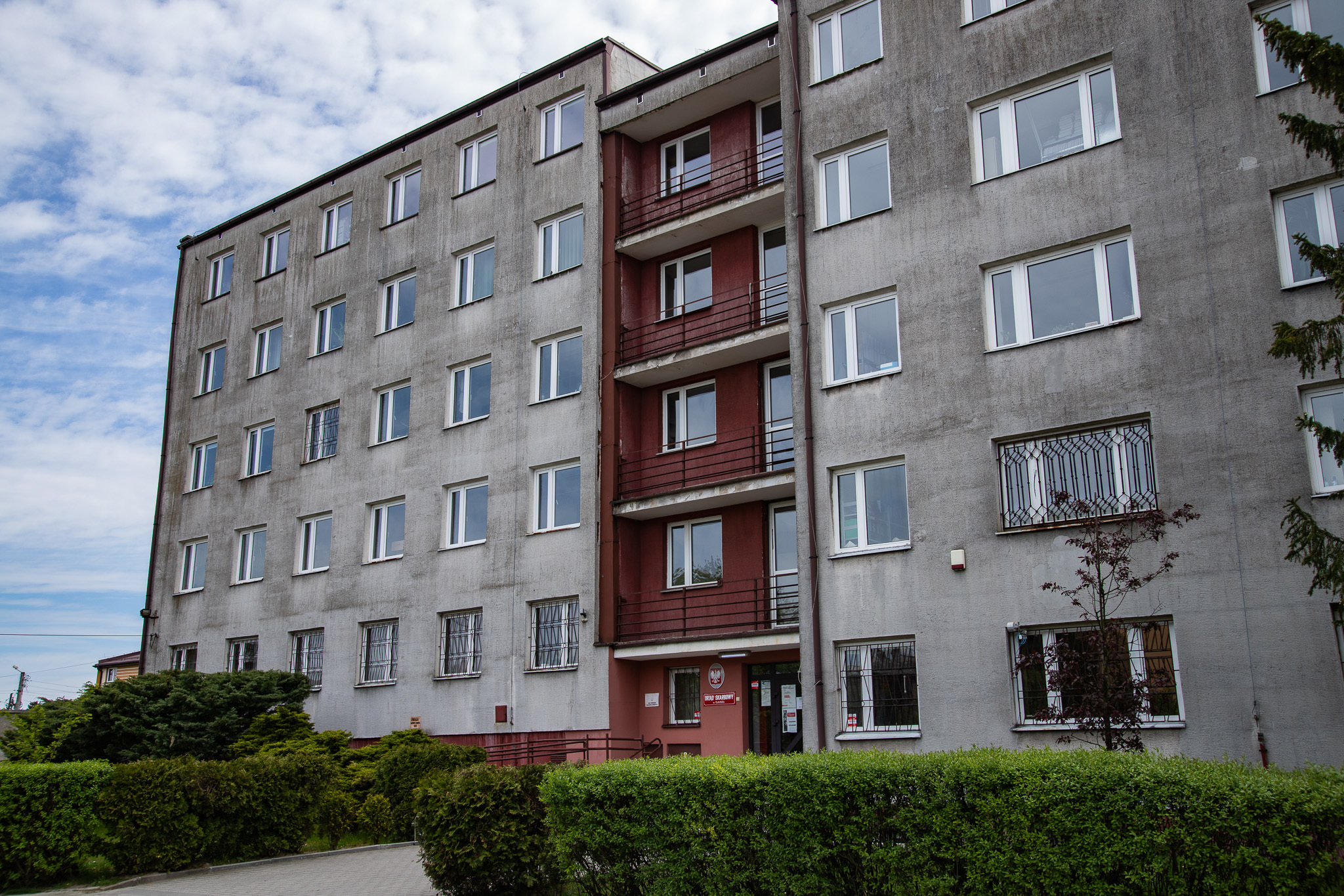 Alarm w Olkuszu: skarbówka ewakuowana po otrzymaniu tajemniczej paczki