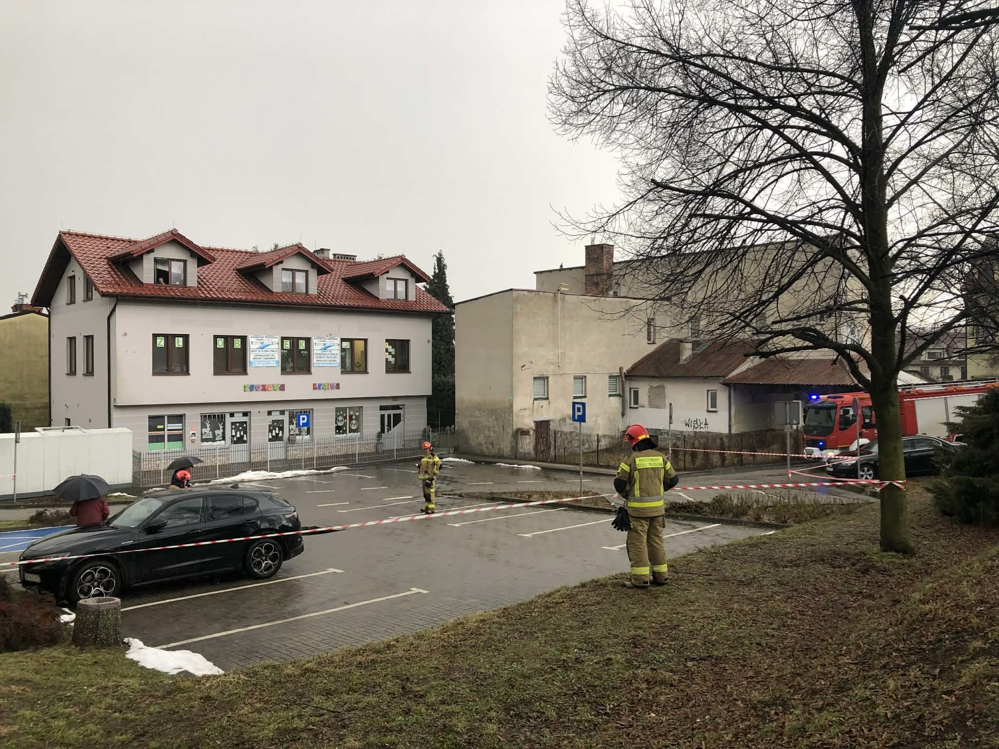 Zapadlisko tuż przy rynku: ziemia osunęła się pod parkingiem