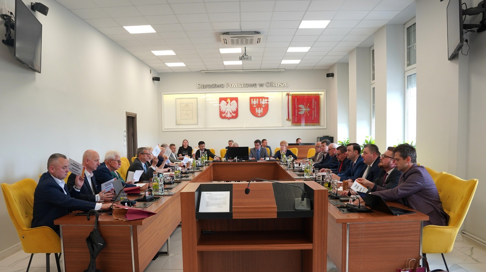 23 „za”! Wotum zaufania i absolutorium udzielone!