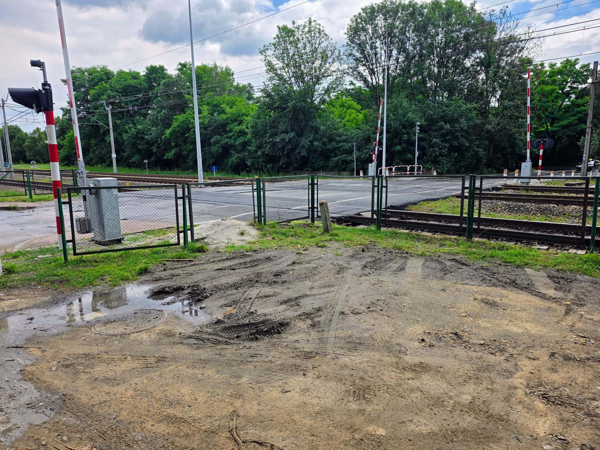 Zapadlisko przy torach nie było skutkiem szkód górniczych
