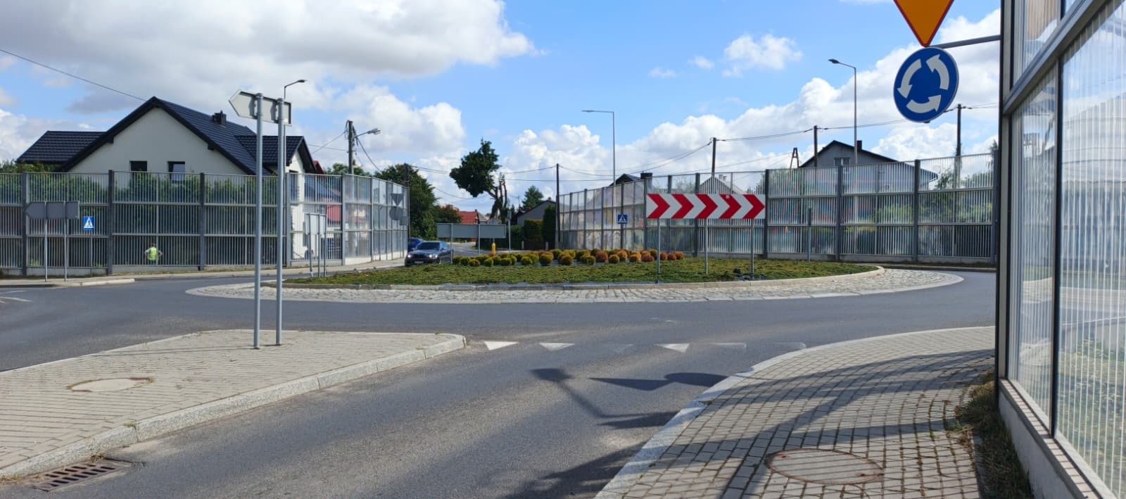 Ekspresowa reakcja na Rondzie Władysława Wołkowskiego. Czy doraźna naprawa rozwiąże problem na DW 783?