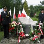 Ziemia z grobu pilota Władysława Gnysia
